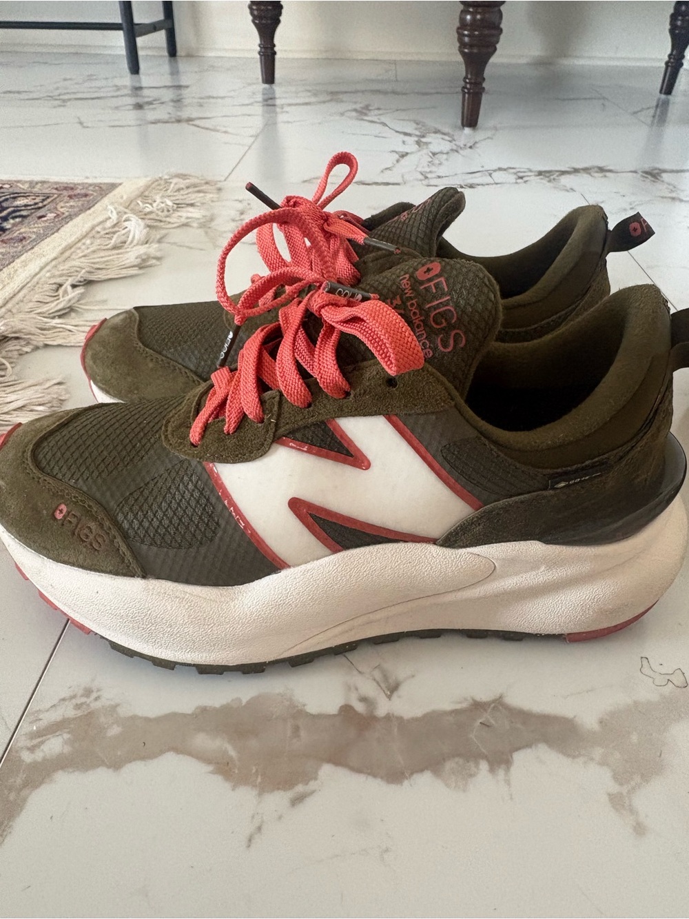 New Balance Olive Green & Coral Lace-Up Platform Sneakers size 7